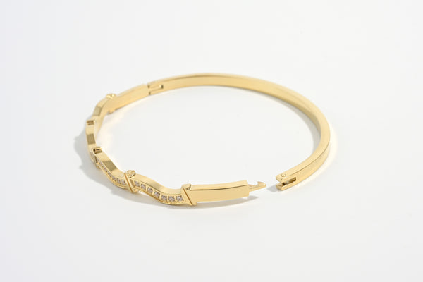 Wavy Elegance Bangle